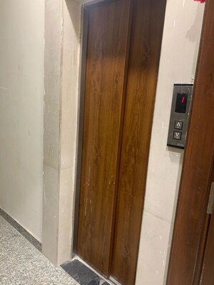 Lift in 4 BHK Builder Floor at Ansal API Versalia, Sector 67a – for Sale