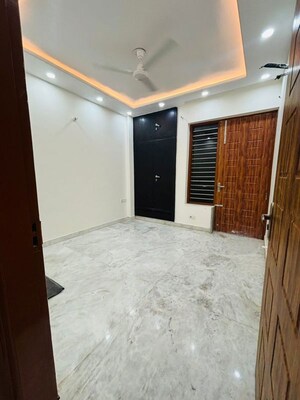 Room in 3 BHK Builder Floor at Sector 46 – for Rent
