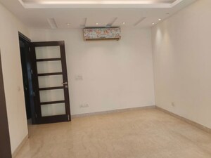 Room in 4 BHK Apartment at Panchsheel Park – for Rent