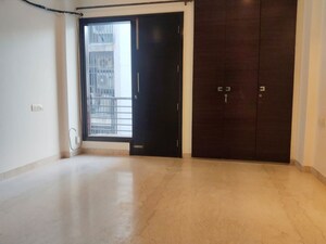 Room in 4 BHK Apartment at Panchsheel Park – for Rent