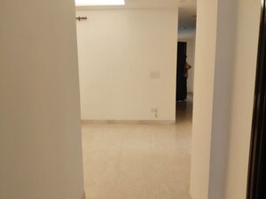 Room in 4 BHK Apartment at Panchsheel Park – for Rent