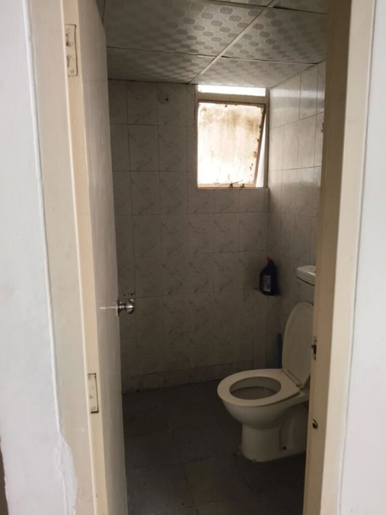Bathroom, zara-aavaas 2 Bedroom 900 Sq.Ft. Apartment In Sector 104 Gurgaon 10390679
