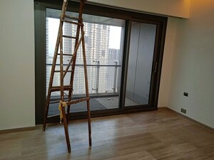 Room in 4 BHK Apartment at Lodha World Crest, Worli – for Rent