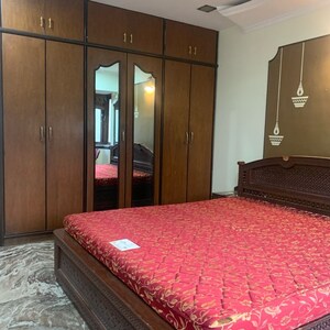 Bedroom in 3 BHK Apartment at Borivali West – for Rent