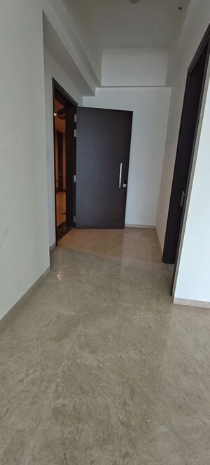 Room in 3 BHK Apartment at Raheja Imperia, Worli – for Rent