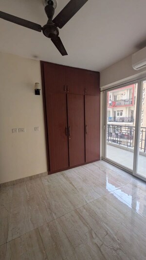 Room in 4 BHK Apartment at Orris Aster Court Premier, Sector 85 – for Rent