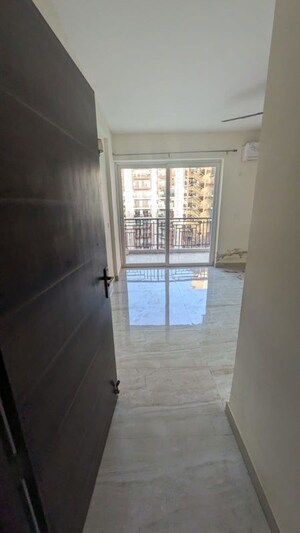 Room in 4 BHK Apartment at Orris Aster Court Premier, Sector 85 – for Rent