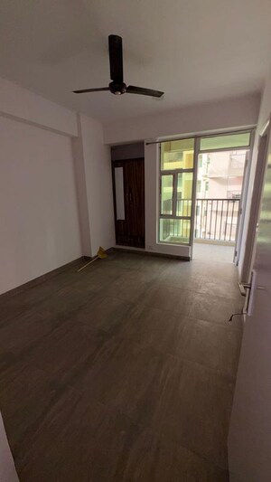 Room in 2 BHK Apartment at Gaur City 2 - 16th Avenue, Sector 16c Greater Noida – for Sale