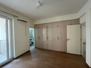 Room in 3.5 BHK Apartment at Emaar Palm Hills, Sector 77 – for Rent