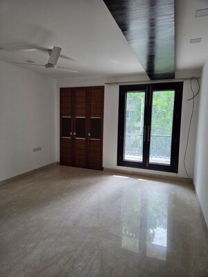 Room in 4 BHK Builder Floor at West End Colony – for Rent