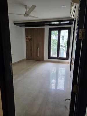 Room in 4 BHK Builder Floor at West End Colony – for Rent