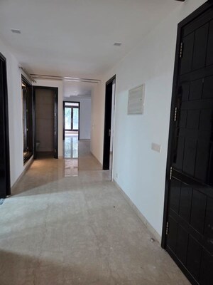 Room in 4 BHK Builder Floor at West End Colony – for Rent