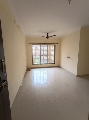 Room in 2 BHK Apartment at Bhoomi Acres, Thane West – for Rent