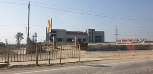  Plot – Exterior View View at Amar Colony - for Sale