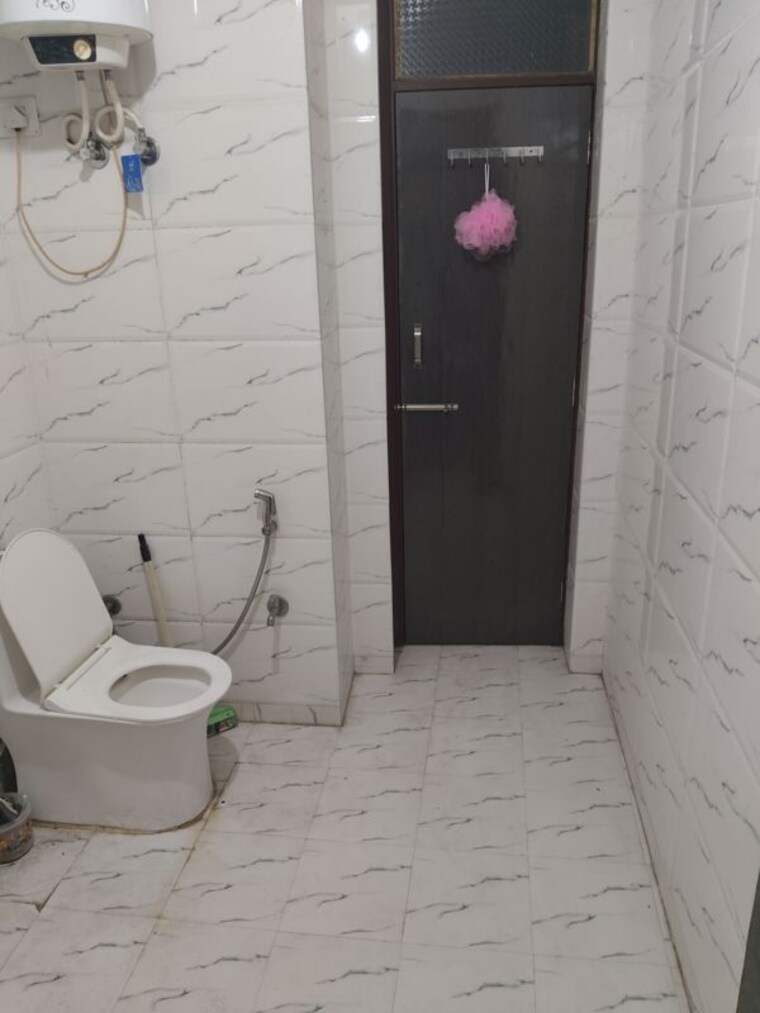 Bathroom, chirag dilli 1 Bedroom 450 Sq.Yd. Builder Floor In Chirag Dilli Delhi 10390890
