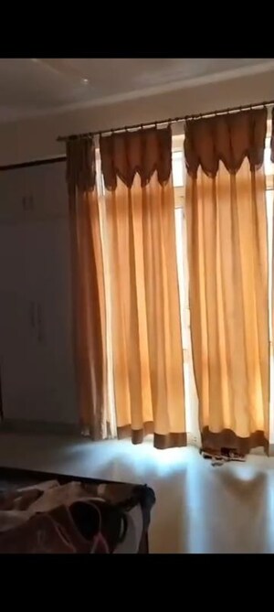Furnished Amenities in 3 BHK Apartment at Supertech Czar Villa, Omicron I Greater Noida – for Rent