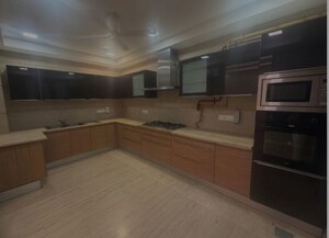 Parking in 4 BHK Builder Floor at West End Colony – for Rent