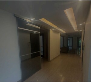 Room in 4 BHK Builder Floor at West End Colony – for Rent
