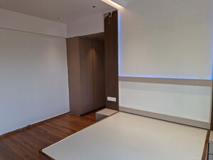 Room in 3 BHK Apartment at Motilal Nagar – for Rent
