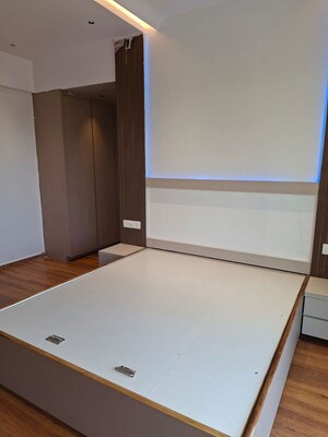 Room in 3 BHK Apartment at Motilal Nagar – for Rent