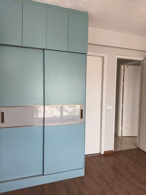 Building Lobby in 2.5 BHK Builder Floor at Smart World Orchard, Sector 61 – for Rent