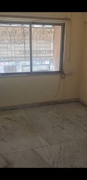 Room in  Office Space at Thane West – for Rent
