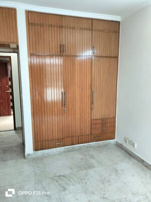 Room in 2.5 BHK Apartment at Suncity Essel Tower, Sector 28 – for Rent