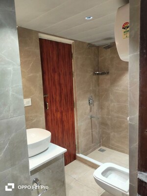 Bathroom in 2.5 BHK Apartment at Suncity Essel Tower, Sector 28 – for Rent