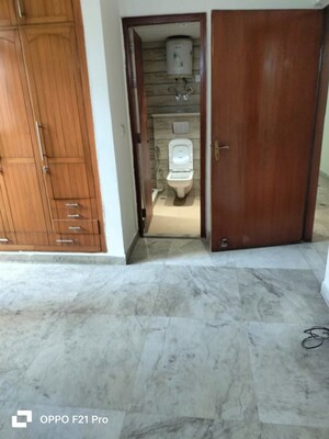Room in 2.5 BHK Apartment at Suncity Essel Tower, Sector 28 – for Rent
