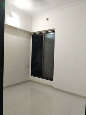 Room in 2.5 BHK Apartment at Sethia Kalpavruksh Heights, Kandivali West – for Rent