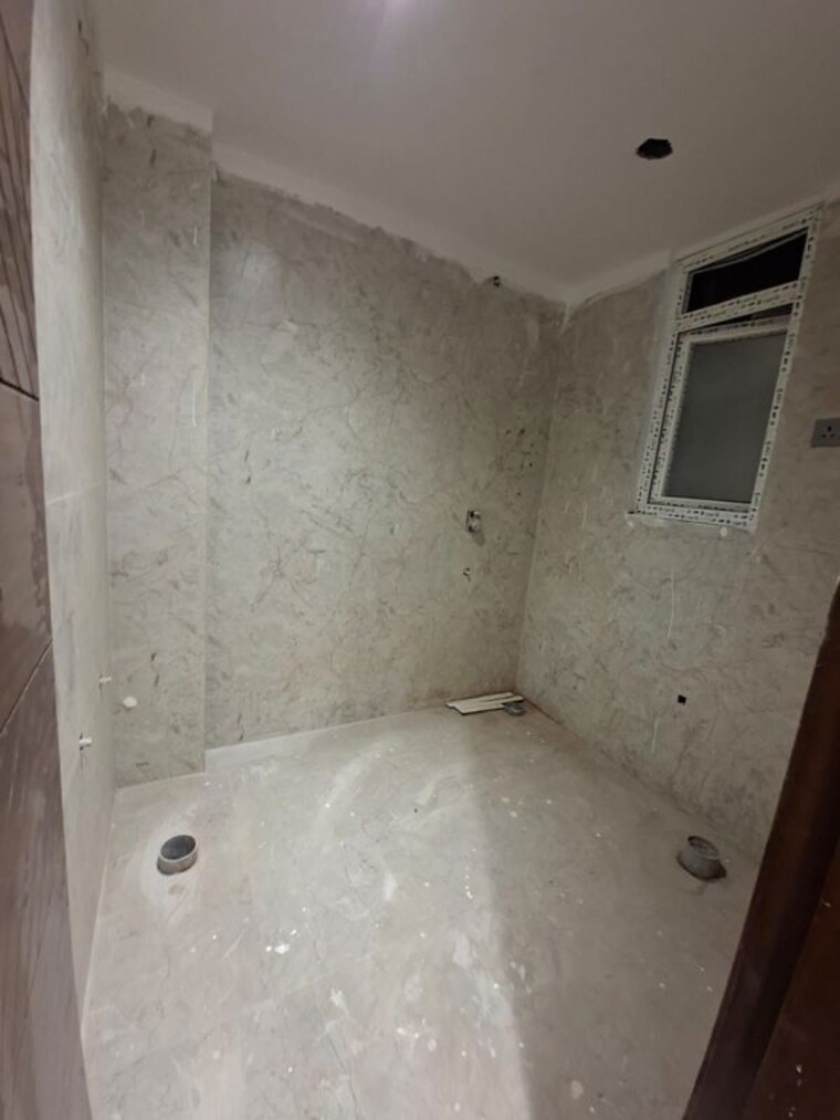 Bathroom, jawahar nagar 3 Bedroom 140 Sq.Yd. Apartment In Jawahar Nagar Delhi 10391014
