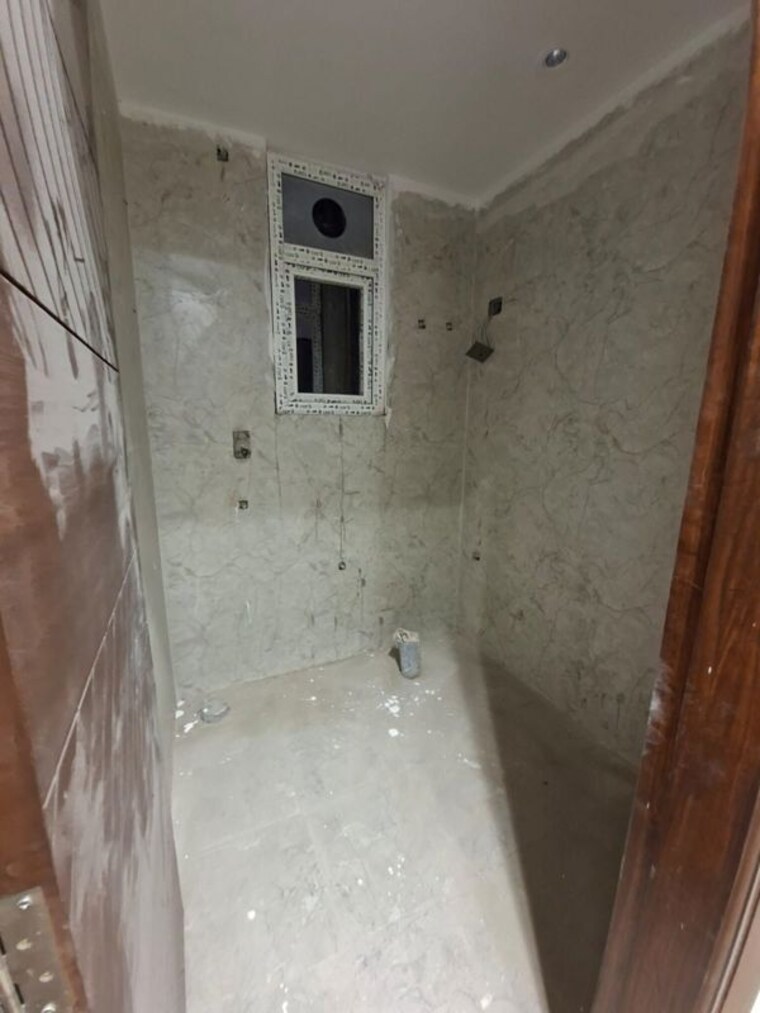 Bathroom, jawahar nagar 3 Bedroom 140 Sq.Yd. Apartment In Jawahar Nagar Delhi 10391014