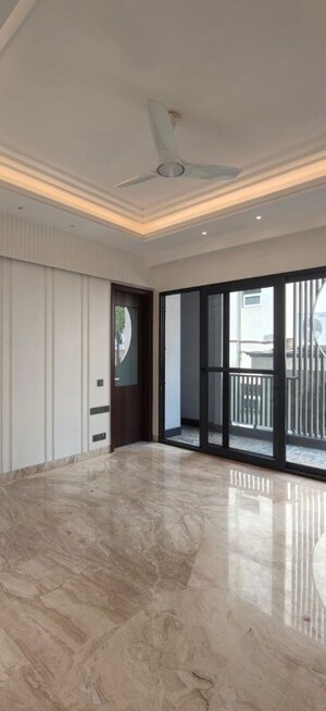 Room in 4 BHK Builder Floor at Kailash Colony – for Rent