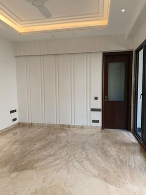 Room in 4 BHK Builder Floor at Kailash Colony – for Rent