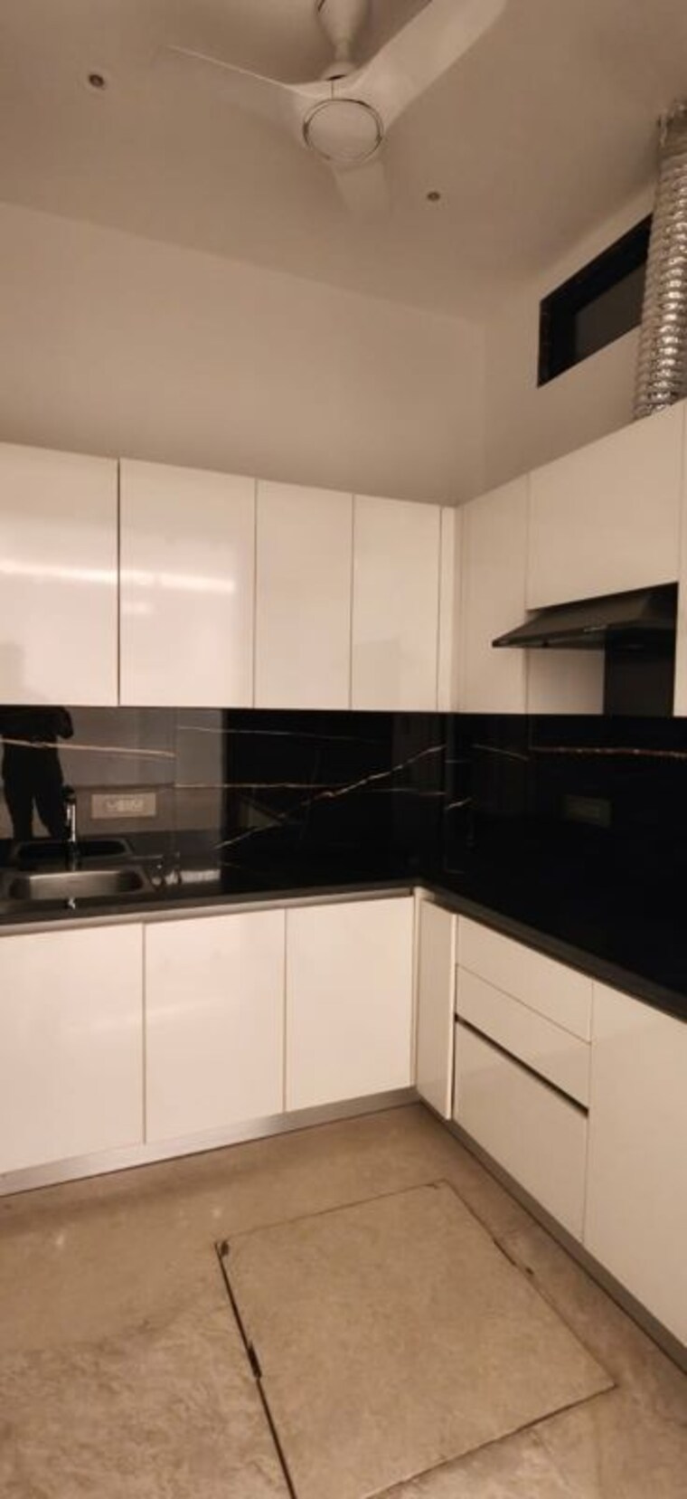 Kitchen, kailash colony 4 Bedroom 500 Sq.Yd. Builder Floor In Kailash Colony Delhi 10391015