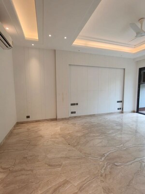 Room in 4 BHK Builder Floor at Kailash Colony – for Rent