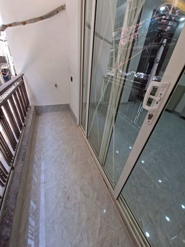 Balcony, chattarpur 3 Bedroom 120 Sq.Yd. Apartment In Chattarpur Delhi 10391019