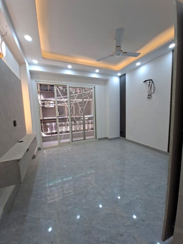 Room, chattarpur 3 Bedroom 120 Sq.Yd. Apartment In Chattarpur Delhi 10391019