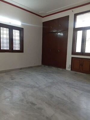 Room in 3 BHK Builder Floor at Sarvodaya Enclave – for Rent