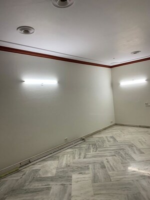 Room in 3 BHK Builder Floor at Sarvodaya Enclave – for Rent