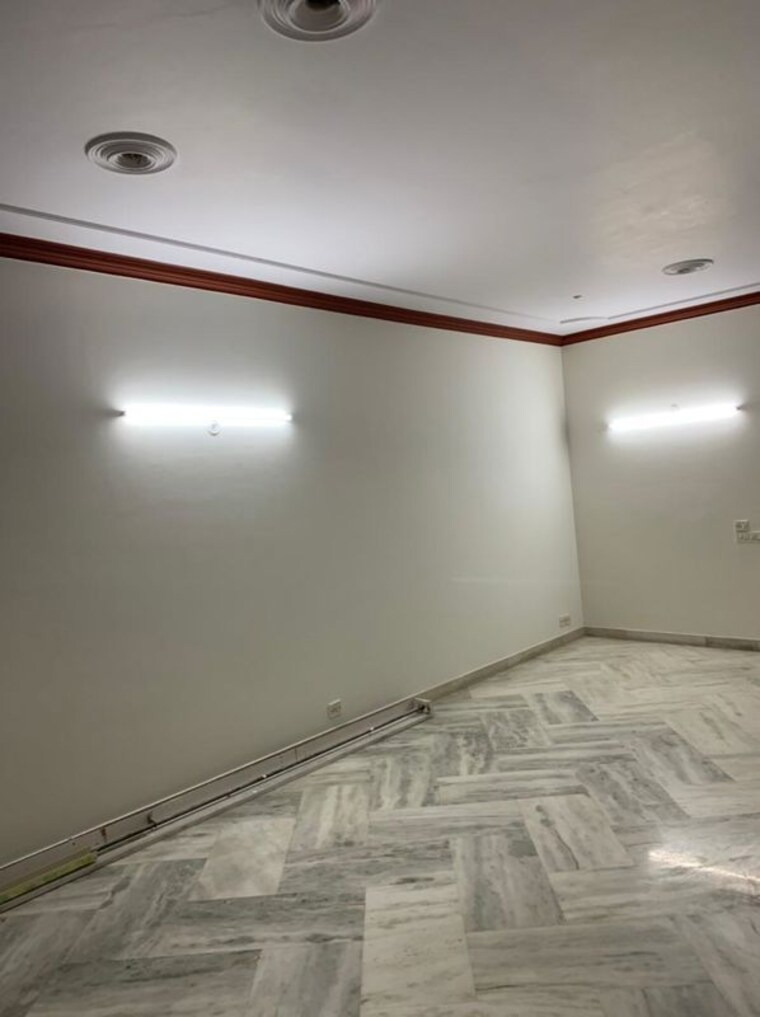 Room, sarvodaya enclave 3 Bedroom 300 Sq.Yd. Builder Floor In Sarvodaya Enclave Delhi 10391024