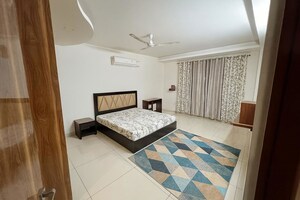 Bedroom in 3 BHK Builder Floor at Sector 45 – for Rent