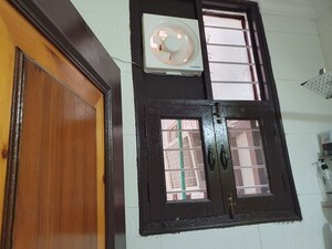 Room in 2 BHK Builder Floor at Green Fields Colony – for Rent