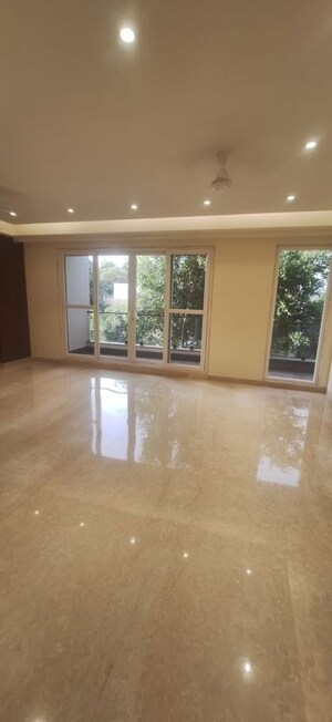 Room in 2 BHK Builder Floor at Green Fields Colony – for Sale