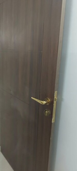 Furnished Amenities in 2.5 BHK Builder Floor at Smart World Orchard, Sector 61 – for Rent