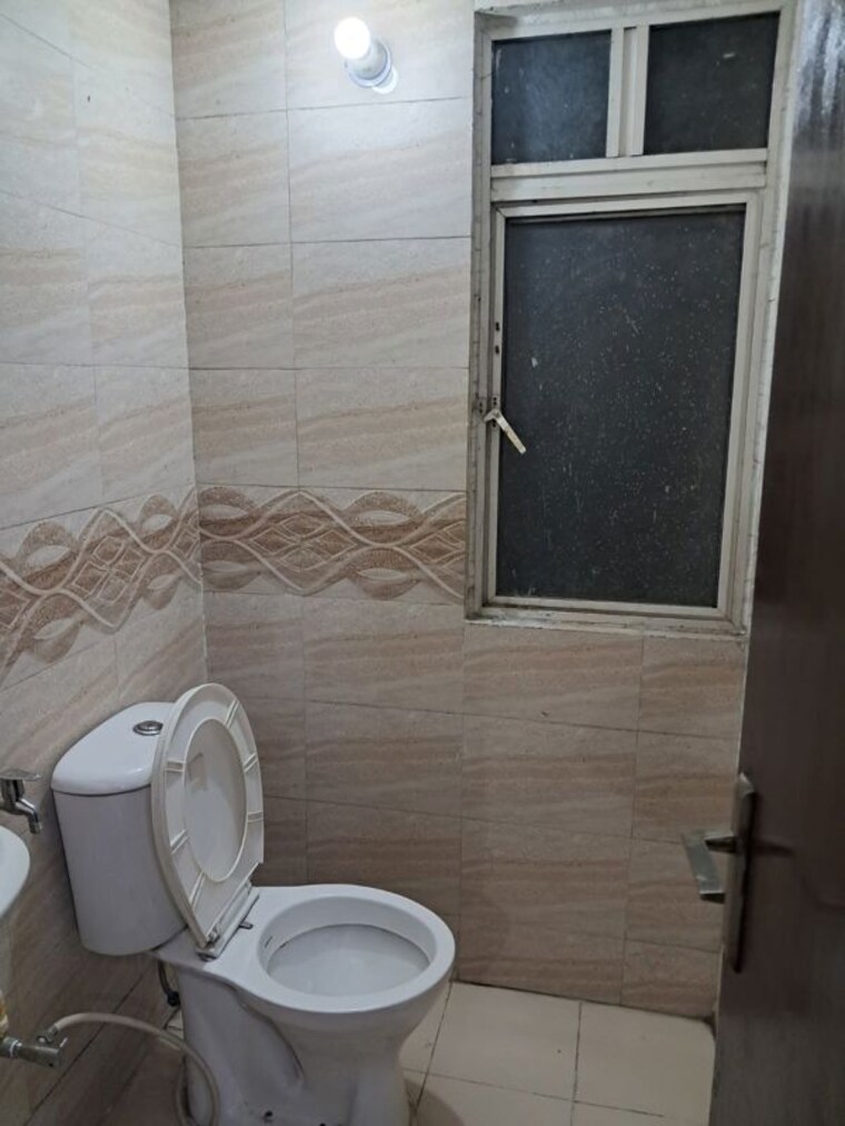 Bathroom, devika-skypers-ii 2 Bedroom 792 Sq.Ft. Apartment In Raj Nagar Extension Ghaziabad 10391105