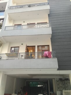 3 BHK Builder Floor For Sale in RPS Palm Drive