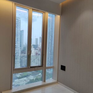 Room in 3 BHK Apartment at Indiabulls Blu, Worli – for Rent