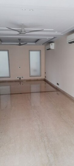 3 BHK + Pooja Room,Servant Room Apartment For Rent in Unitech Fresco