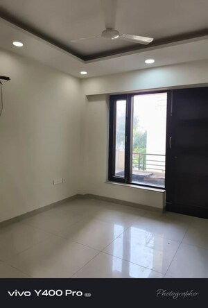 Room in 3 BHK Apartment at Unitech Fresco, Sector 50 – for Rent